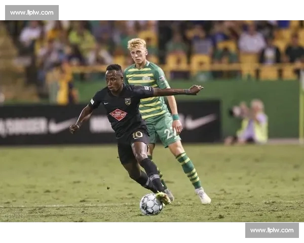 高清足球赛事直播APP下载指南畅享全球赛场精彩即时比分数据分析权威解说 - 副本 - 副本 (104) - 副本 - 副本 - 副本 - 副本