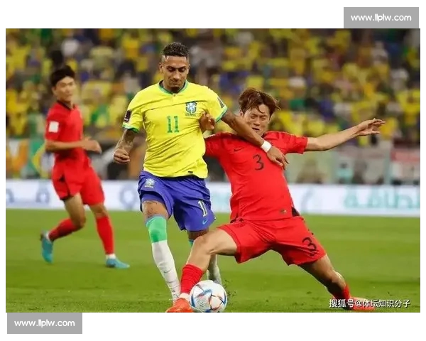 世界杯赛场争议判罚引发球迷热议和媒体广泛讨论