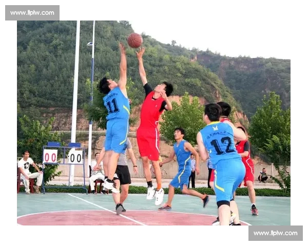 篮球赛事网页版全新上线，畅享实时比分、精彩回放与互动体验